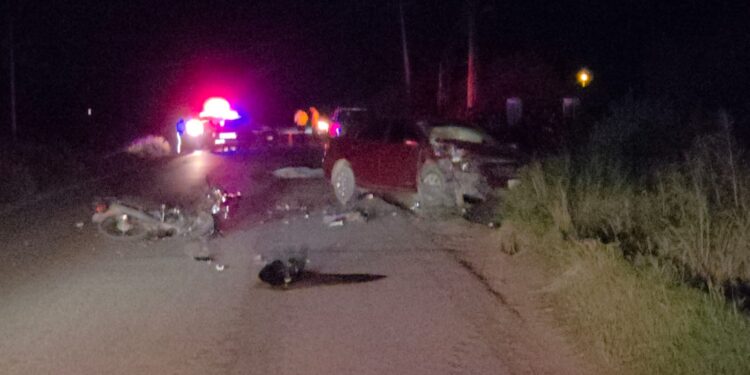 Muere adulto mayor tras chocar en motocicleta contra automóvil en la carretera vieja a Navolato