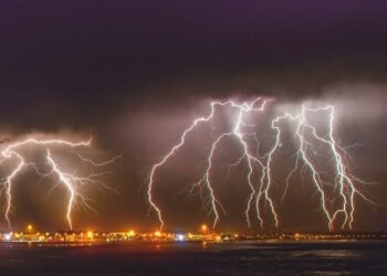 Lluvias y tormentas eléctricas se mantienen este lunes en Sinaloa; calor seguirá presente