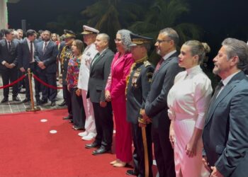 “¡Viva la paz!”: Graciela Domínguez encabeza el Grito ante familias reunidas en Palacio de Gobierno