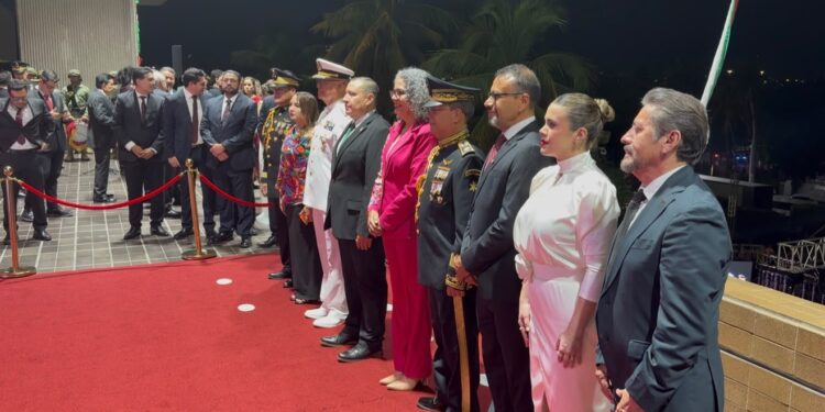 “¡Viva la paz!”: Graciela Domínguez encabeza el Grito ante familias reunidas en Palacio de Gobierno