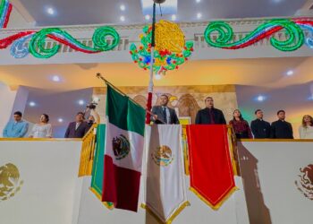 ¡Viva Badiraguato! ¡Viva Sinaloa! ¡Viva México! José Paz López encabeza el tradicional Grito de Independencia
