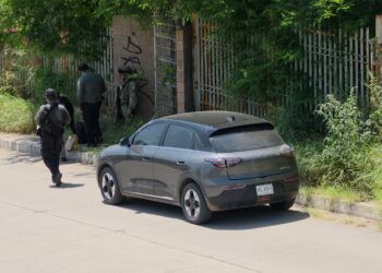 Localizan abandonada camioneta de joven privado de la libertad en Culiacán