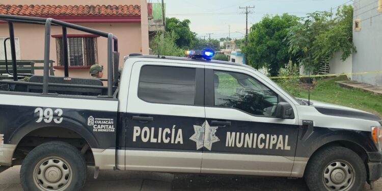 Mecánico resulta gravemente herido tras ser atacado a balazos dentro de su domicilio en Culiacán