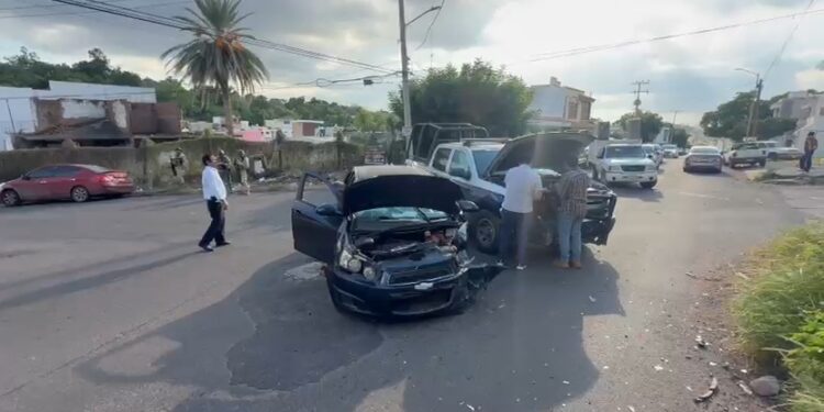 Tres personas resultan lesionadas en choque entre patrulla y automóvil en Las Cañadas