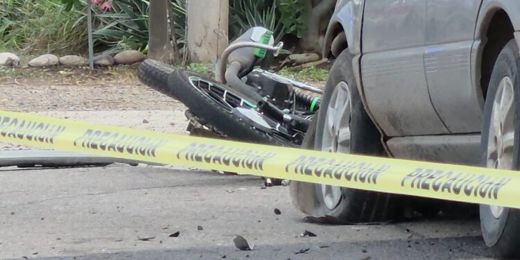 Muere joven motociclista en choque de frente sobre la carretera Culiacancito-La Palma