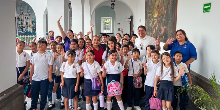Estudiantes de la primaria Ramón F. Iturbe conocen de cerca el funcionamiento del Ayuntamiento de Culiacán