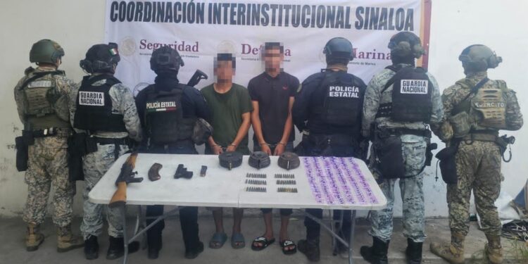 En Mazatlán, el Grupo Interinstitucional detuvo a dos hombres con armas de fuego y metanfetaminas