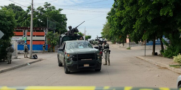 Enfrentamiento entre grupos armados deja domicilio tiroteado en la colonia Gustavo Díaz Ordaz
