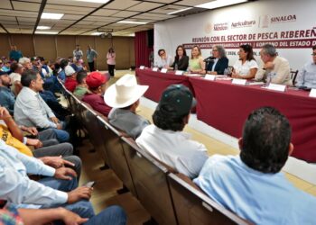 Gobernadora Graciela Domínguez y Secretaria de SADER sostienen reunión de trabajo con dirigentes de la pesca ribereña