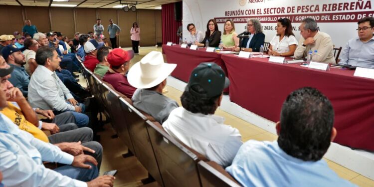 Gobernadora Graciela Domínguez y Secretaria de SADER sostienen reunión de trabajo con dirigentes de la pesca ribereña