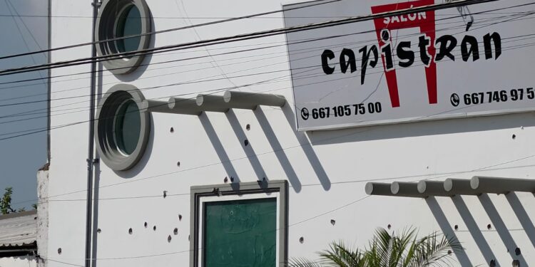 Ataques a balazos contra tres domicilios dejan a un hombre herido en Culiacán