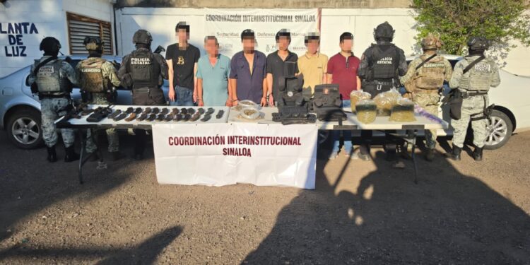 Denuncia anónima al 089, deriva en la detención de 6 civiles armados, uno es menor de edad, y con presunta droga en Culiacán 
