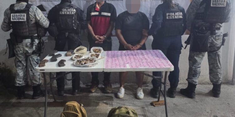 Detienen a dos hombres y una mujer, con cartuchos y presunta droga en Concordia