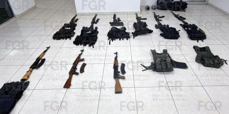 Vinculan a proceso a 9 personas detenidas con armas, cartuchos y cargadores en El Rosario