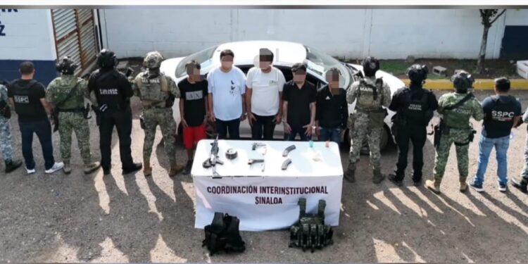 Detienen a cinco civiles, uno menor de edad; les aseguran armas y municiones en San Manuel