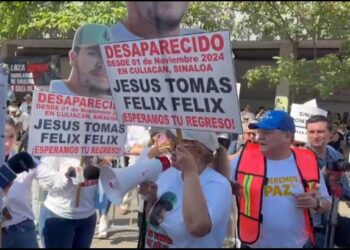 “También queremos ser escuchadas”: madre de desaparecido reclama micrófono al cierre de marcha por la paz