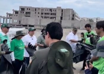 Más de 300 colillas fueron retiradas de playa en Altata; llaman a reforzar cuidado de zonas costeras