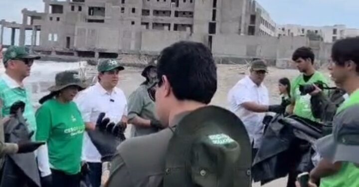 Más de 300 colillas fueron retiradas de playa en Altata; llaman a reforzar cuidado de zonas costeras
