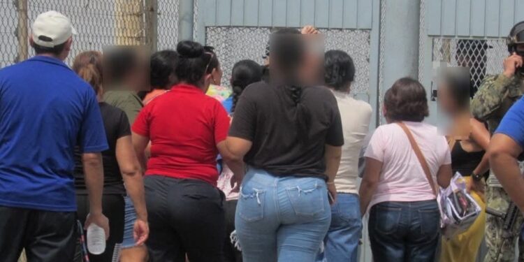 Restringen visitas al penal de Mazatlán tras incidente; crece preocupación entre familiares