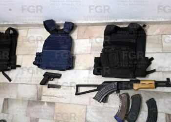 FGR aporta datos de prueba y lleva a proceso a tres personas detenidas junto con explosivos y armas de fuego