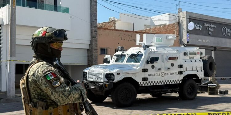 Aseguran vivienda en la colonia Popular; retiran artefactos explosivos