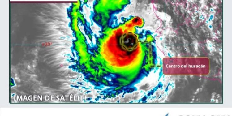 Huracán Simón se debilita a categoría 2, pero mantiene amenaza de lluvias y oleaje elevado en Sinaloa