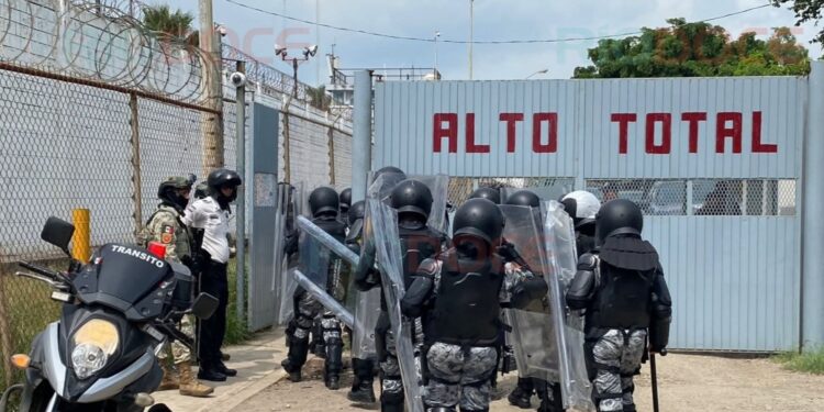 Entre las víctimas de violencia en penal de Mazatlán habría un colombiano; Fiscalía busca confirmar su identidad