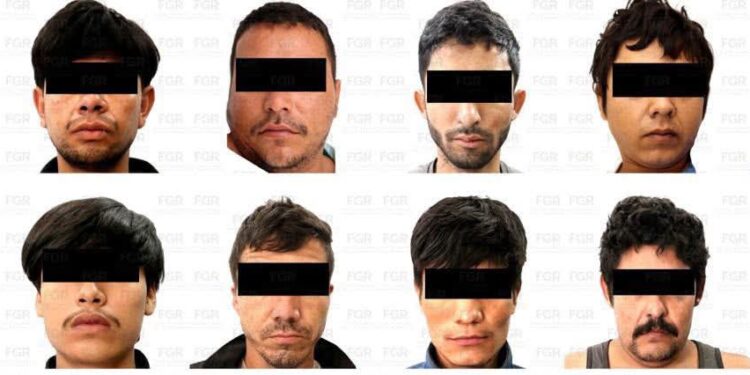 Obtiene FGR sentencia condenatoria contra 12 personas detenidas con armamento en Navolato, Sinaloa
