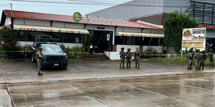 Violencia se concentra en el sur de Sinaloa: ataque armado en restaurante de Mazatlán deja un muerto y un herido grave