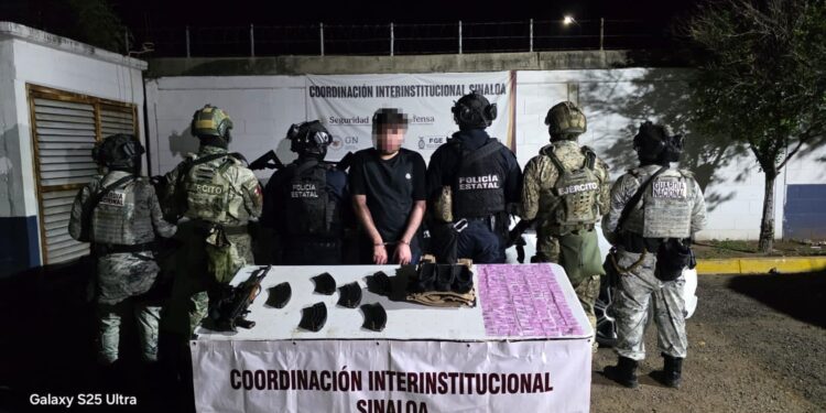 En posesión de un fusil y presunta droga, el Grupo Interinstitucional detuvo a un civil en Culiacán 