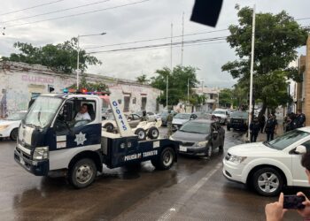 Abandonan Toyota con fusiles y ponchallantas tras persecución en el Centro de Culiacán