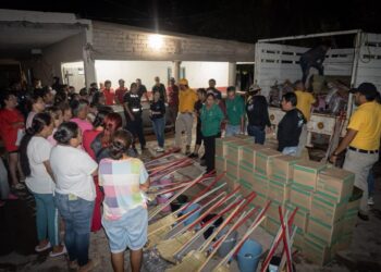 DIF Bienestar y Protección Civil atienden a familias afectadas por oleaje elevado en Cospita