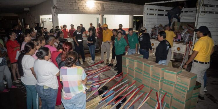 DIF Bienestar y Protección Civil atienden a familias afectadas por oleaje elevado en Cospita
