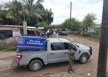 Activa SEMAR Plan Marina en auxilio de familias en comunidades costeras de Sinaloa