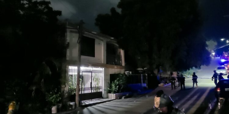 Muere mujer adulta mayor tras recibir un balazo durante ataque contra un domicilio de la colonia 10 de Mayo