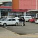 Ataque armado en estacionamiento de supermercado deja un hombre sin vida en Culiacán