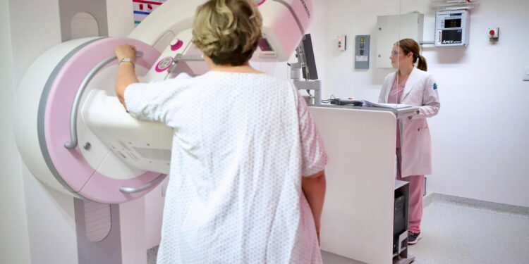 Secretaría de Salud invita a las mujeres a realizarse estudios para la detección oportuna del cáncer de mama y cuello uterino