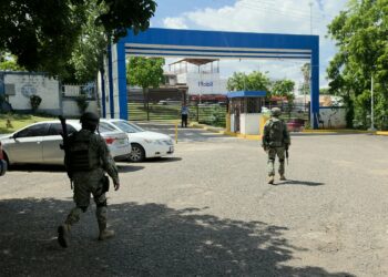 Evacuan Escuela Normal de Sinaloa tras amenazas recibidas por WhatsApp