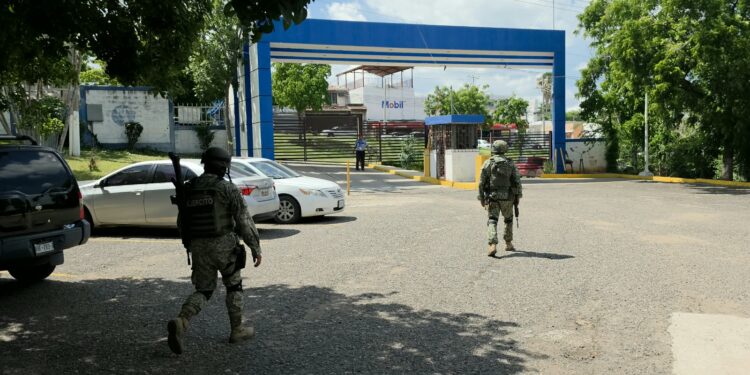 Evacuan Escuela Normal de Sinaloa tras amenazas recibidas por WhatsApp