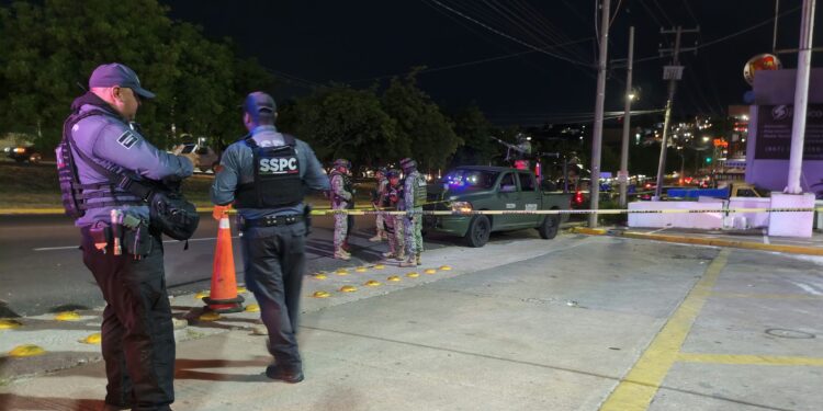 Asesinan a balazos a un hombre en una plaza comercial de Loma Linda, Culiacán