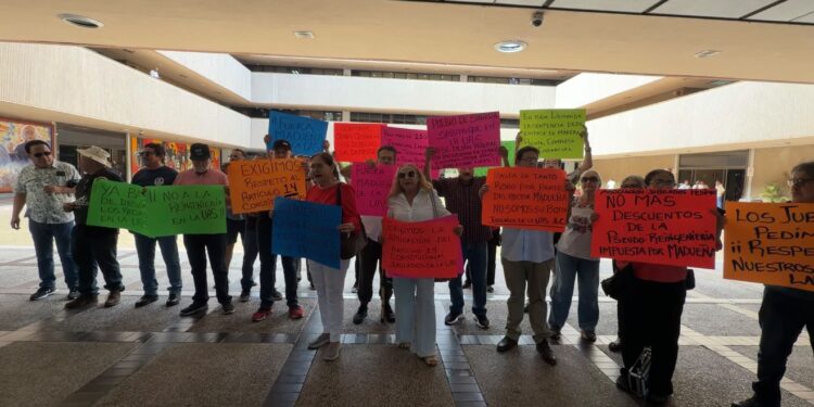 Jubilados de la UAS exigen devolución de descuentos y denuncian lentitud en mil 400 demandas