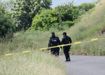 Encuentran a un hombre asesinado y envuelto en plásticos cerca del ejido Buenos Aires, Navolato