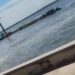 Oleaje del huracán Simón provoca salida del mar y el agua llega hasta viviendas en Teacapán, Sinaloa