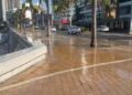 Huracán Simón provoca olas de hasta tres metros en Mazatlán; el agua se sale del mar
