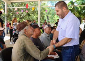 José Paz López anuncia nuevo programa social municipal para la temporada invernal; el alcalde de Badiraguato inaugura obra pública en Santiago de los Caballeros