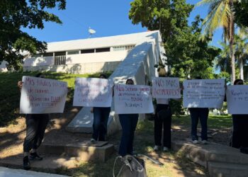“Tenemos títulos, pero no trabajamos ”: maestras protestan en Sinaloa y denuncian presuntas irregularidades en la entrega de plazas