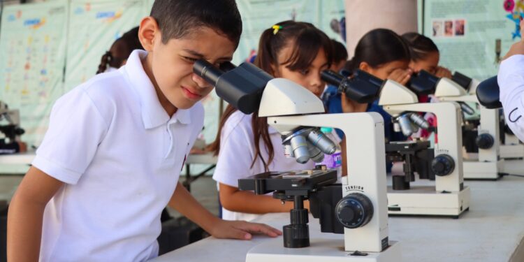 Gobierno de Badiraguato inaugura Ciencia en Movimiento en la alcaldía central