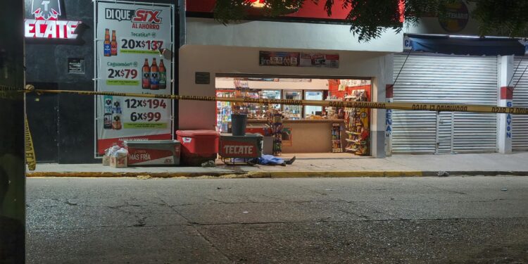 Asesinan a balazos a joven de 27 años afuera de un expendio cervecero