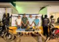 Cuatro civiles armados y con más de 300 dosis de presunta cocaína fueron detenidos por el Grupo Interinstitucional en El Rosario