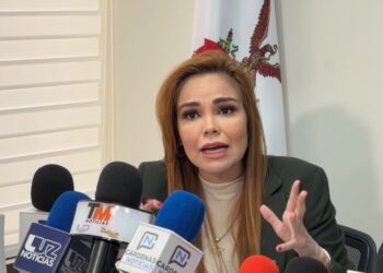 “Serapio Vargas merece un Óscar por su actuación en el dren”: Paola Gárate se burla del diputado de Morena tras meterse a dren y sacar basura